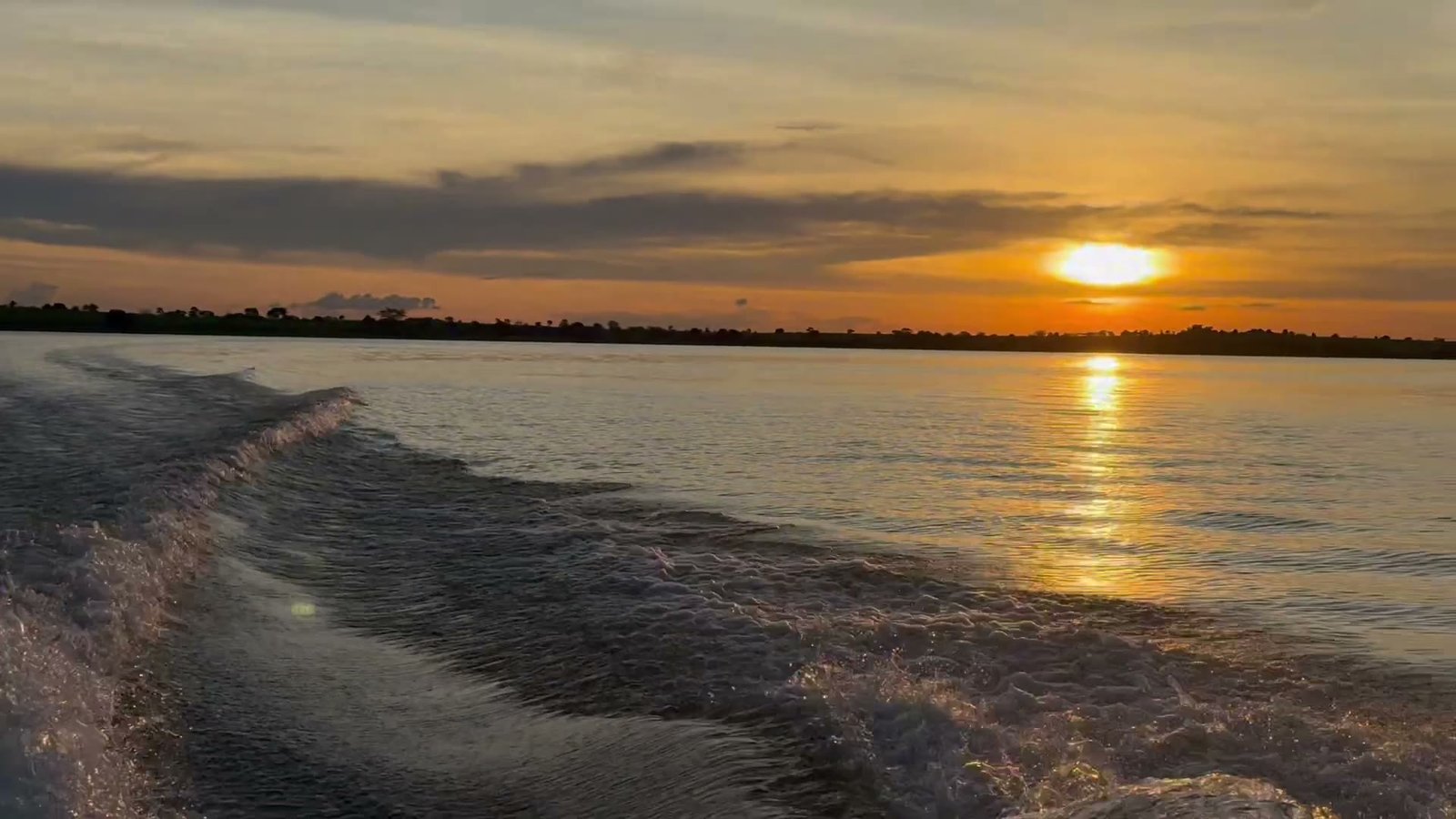 Entardecer no Rio Paraná
